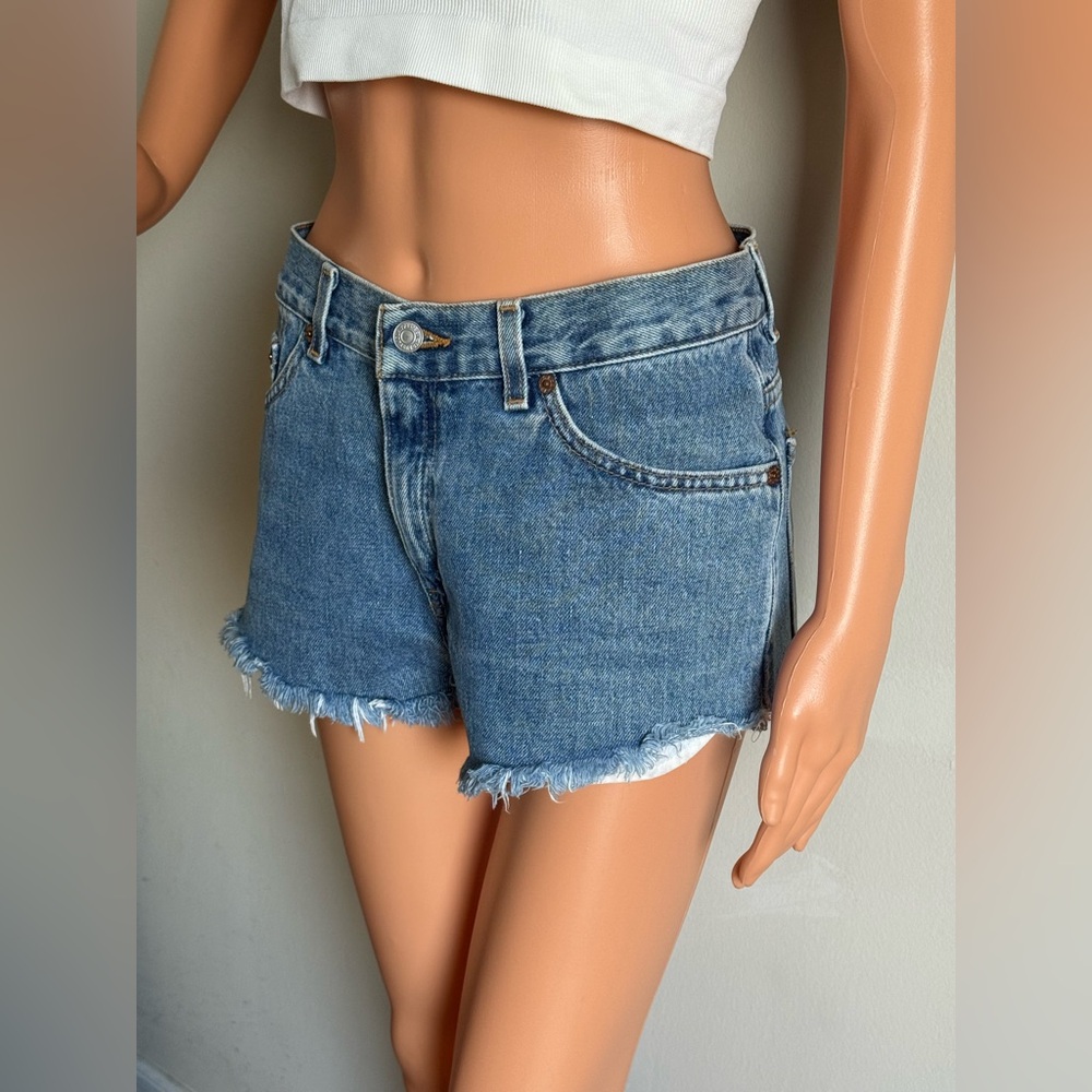 Vintage Levi’s Denim Shorts - Picture 4 of 12